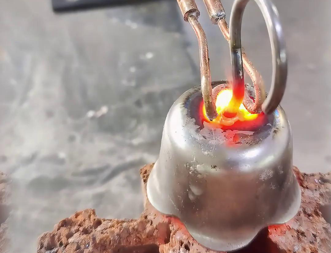 超高頻焊接機(jī)應(yīng)用于銅、鐵、鋁等各類同種或異種金屬材料的焊接