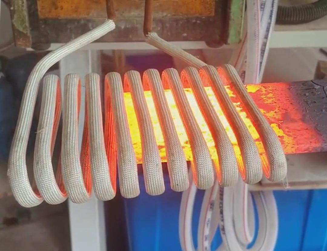 40KW高頻感應(yīng)加熱設(shè)備可用于10mm鋼板的淬火、回火等熱處理工藝