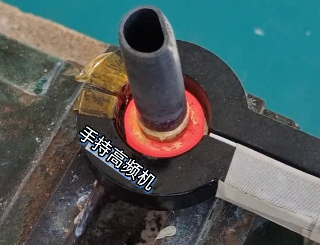 手持式高頻焊接機(jī)具有焊接速度快、焊接質(zhì)量高、操作簡(jiǎn)單等優(yōu)點(diǎn)
